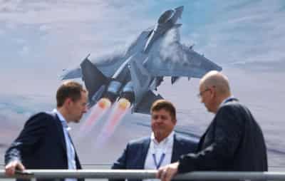 Image for Farnborough opens with Boeing, Airbus orders and air defence focus