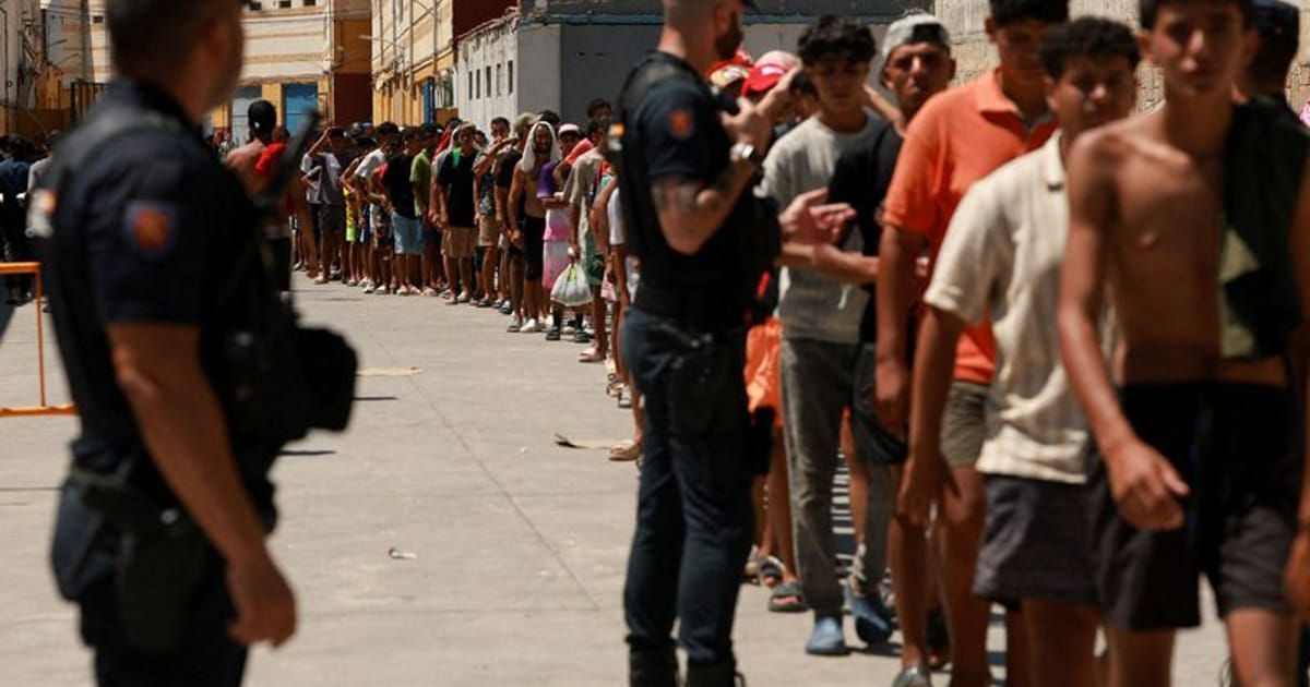 Spain to establish border controls on travellers from Italy amid migration row