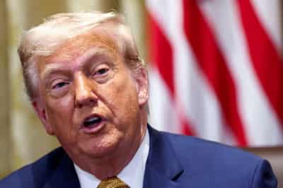Image for Kremlin says it's unclear if CNN report that Trump threatened to bomb Moscow is fake or not