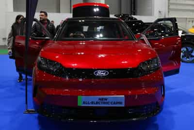 Image for UK Export Finance guarantees 1 billion pound loan to Ford UK