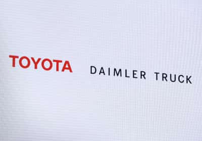 Image for Toyota, Daimler in deal to combine Japan truck operations