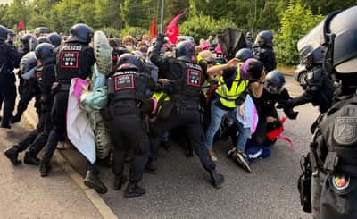 Image for Thousands protest in Germany against far-right AfD