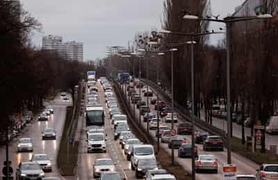 Image for German carmakers, trade union jointly urge EU to drop combustion engine ban
