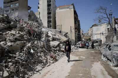 Image for France says it's unreasonable to expect Lebanon to disarm Hezbollah amid bombing