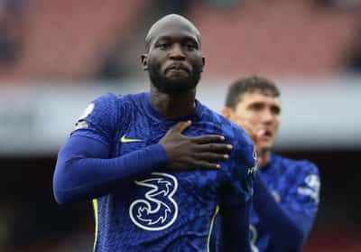 Image for Soccer-Returning hero Lukaku sets Chelsea on way to 2-0 win at Arsenal