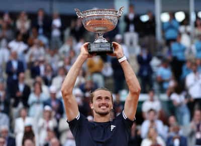 Image for Tennis-Zverev tears down the wall to enter Grand Slam winners' circle at French Open