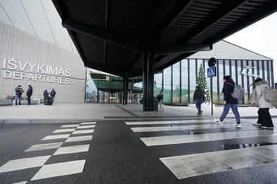 Image for Lithuania briefly shuts Vilnius airport again, blaming smuggler balloons