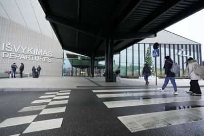 Image for Lithuania briefly shuts Vilnius airport again, blaming smuggler balloons