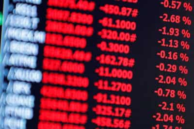 Image for Asian shares on edge in choppy trading, dollar holds gains