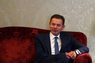 Image for Portugal's president invites caretaker PM to lead new government