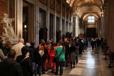 Image for More than 30,000 people pack Rome church to visit Pope Francis' tomb