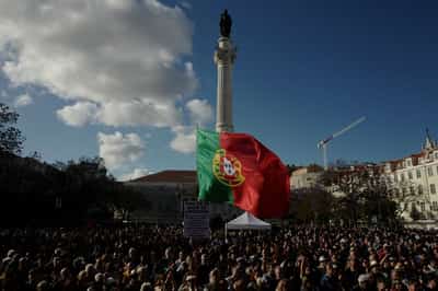 Image for Clashes at far-right protest mar Portugal's Revolution Day