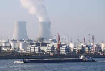 Image for Shipping traffic around Antwerp port partially halted after oil spill