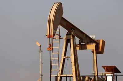 Image for Oil extends gains as risk appetite improves, U.S. inventories fall