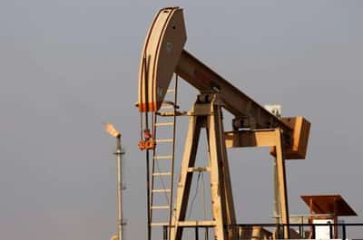 Image for Oil extends gains as risk appetite improves, U.S. inventories fall