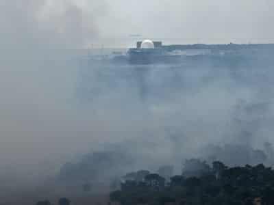 Image for Wildfire in eastern England rages, but poses no threat to nearby nuclear plant
