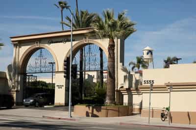Image for Paramount offers remedies for Warner deal, making EU approval likely