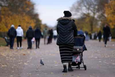 Image for UK's Kensington Gardens reopens after police find no hazardous material near London Israeli embassy