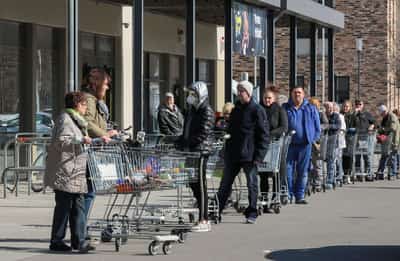Image for Euro zone households increase savings further, putting brakes on growth