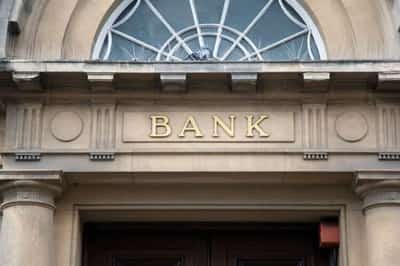 Image for Relationship between central banks and commercial banks