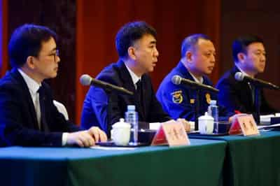 Image for China expands crash search as second black box eludes