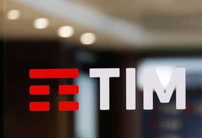 Image for Telecom Italia shares rise on KKR, Open Fiber overtures