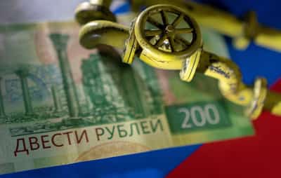 Image for Russia's oil and fuel export revenue fell in August, IEA says