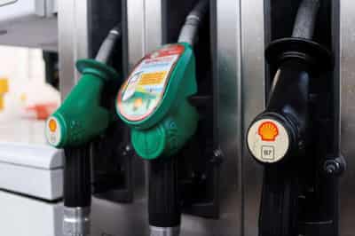 Image for Oil rises as market awaits Fed interest rate decision