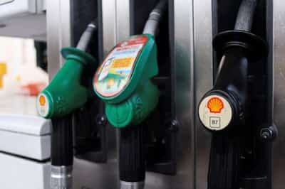 Image for Oil rises as market awaits Fed interest rate decision
