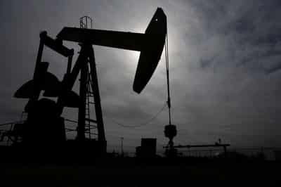 Image for Oil pares losses after reports Houthis attacked Saudi Aramco refinery