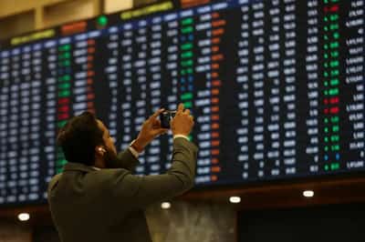 Image for Dollar stays resilient, Asia shares wobble