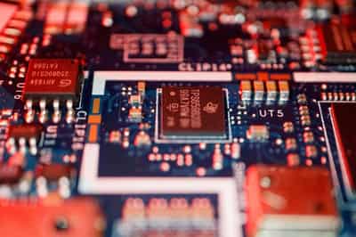 Image for Top semiconductor lab imec eyes 'programmable' AI chips, CEO says
