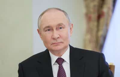 Image for Putin orders Russian emergency planes to Iran after blast at port of Bandar Abbas