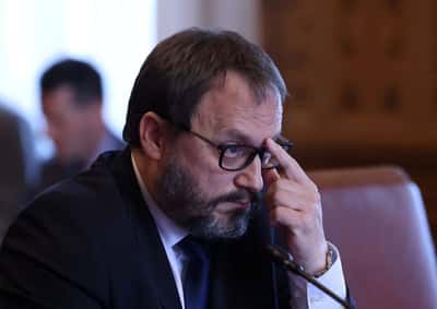 Image for Exclusive-Hungary finance minister hopes deficit cuts pave way for 2032 euro entry