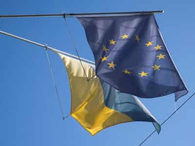 Image for EU ministers approve new 150 billion-euro arms fund