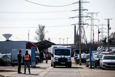 Image for Hungary returns seized Ukrainian bank vehicles, withholds cash and gold