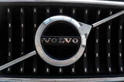 Image for Volvo Cars launches longer-range versions of its hybrid XC60 and XC90 models  