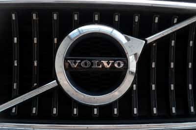 Image for Volvo Cars launches longer-range versions of its hybrid XC60 and XC90 models  