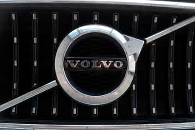 Image for Volvo Cars launches longer-range versions of its hybrid XC60 and XC90 models  