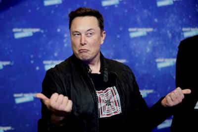 Image for Musk loses bid to end SEC agreement on oversight of Tesla tweets