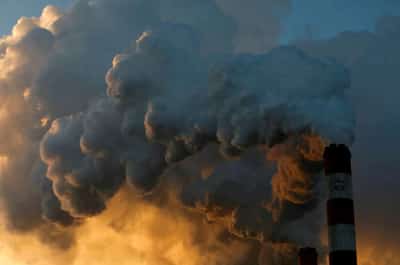 Image for EU strikes deal on world-first carbon border tariff