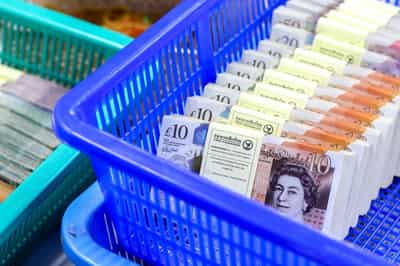 Image for Sterling dips but on track for weekly rise as Burnham poised for power