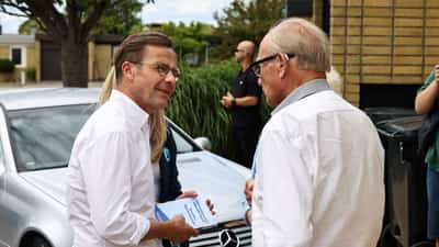 Image for Sweden's right-wing government lags in poll, but gap narrows