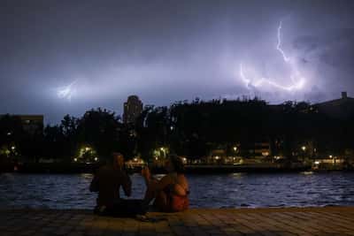 Image for France records 1,000 excess deaths during record-breaking heatwave