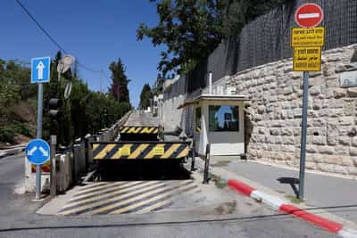 Image for Britain likely to expel Israeli diplomats if Jerusalem consulate closes, sources say