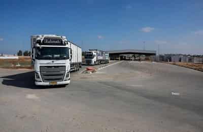 Image for Some flour reaches Gaza as blockade eases, aid groups call for more