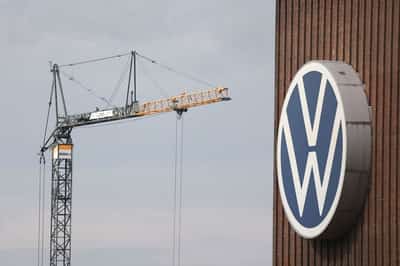Image for VW, IG Metall to review job pact on Sept. 30, source says