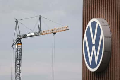 Image for VW, IG Metall to review job pact on Sept. 30, source says