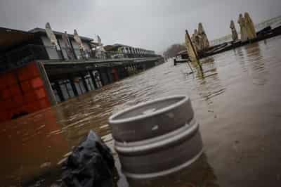 Image for Portugal floods take out major highway, force evacuation of 3,000 residents