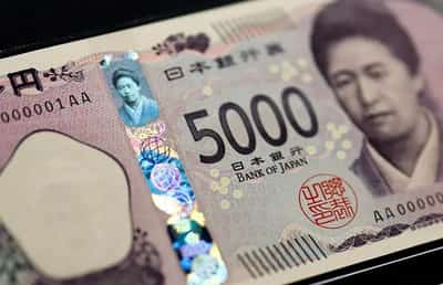 Image for Dollar sinks vs yen, hovers near 2-1/2-year low to sterling on dovish Fed shift
